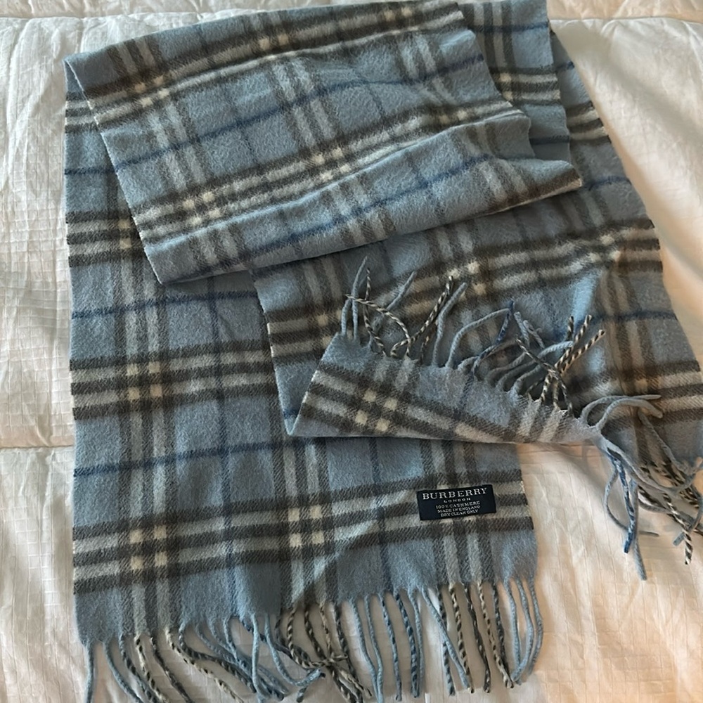 Burberry 100% cashmere scarf